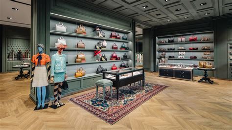 gucci outlet store canada